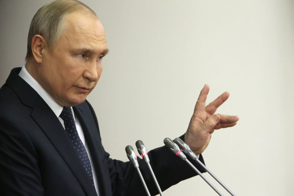 Руският президент Владимир Путин говори днес в Санкт Петербург на
