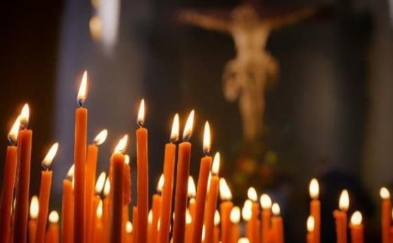 Православната църква отбелязва днес Светли четвъртък. Денят е отреден за