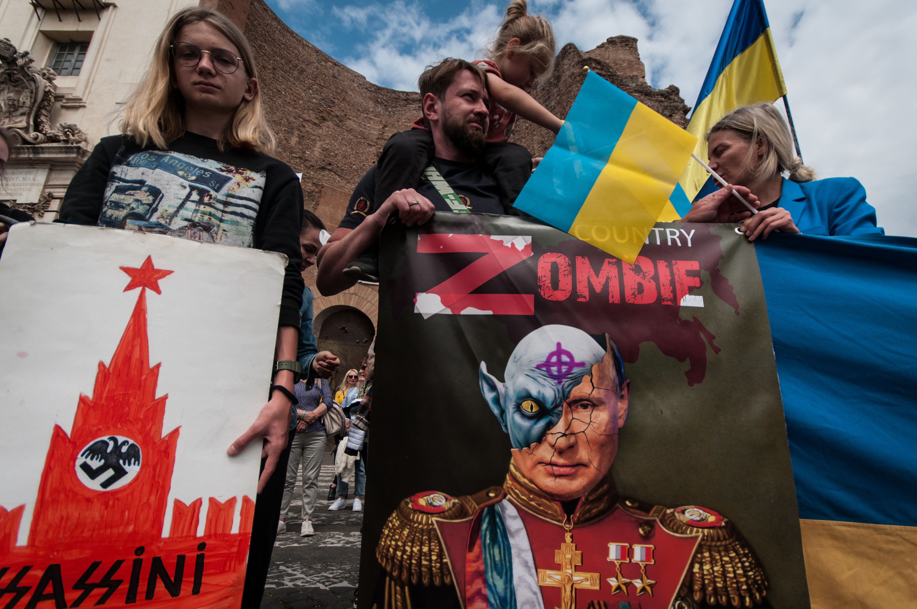 Украйна и нейните съюзници включително Лондон заплашват Русия в последните
