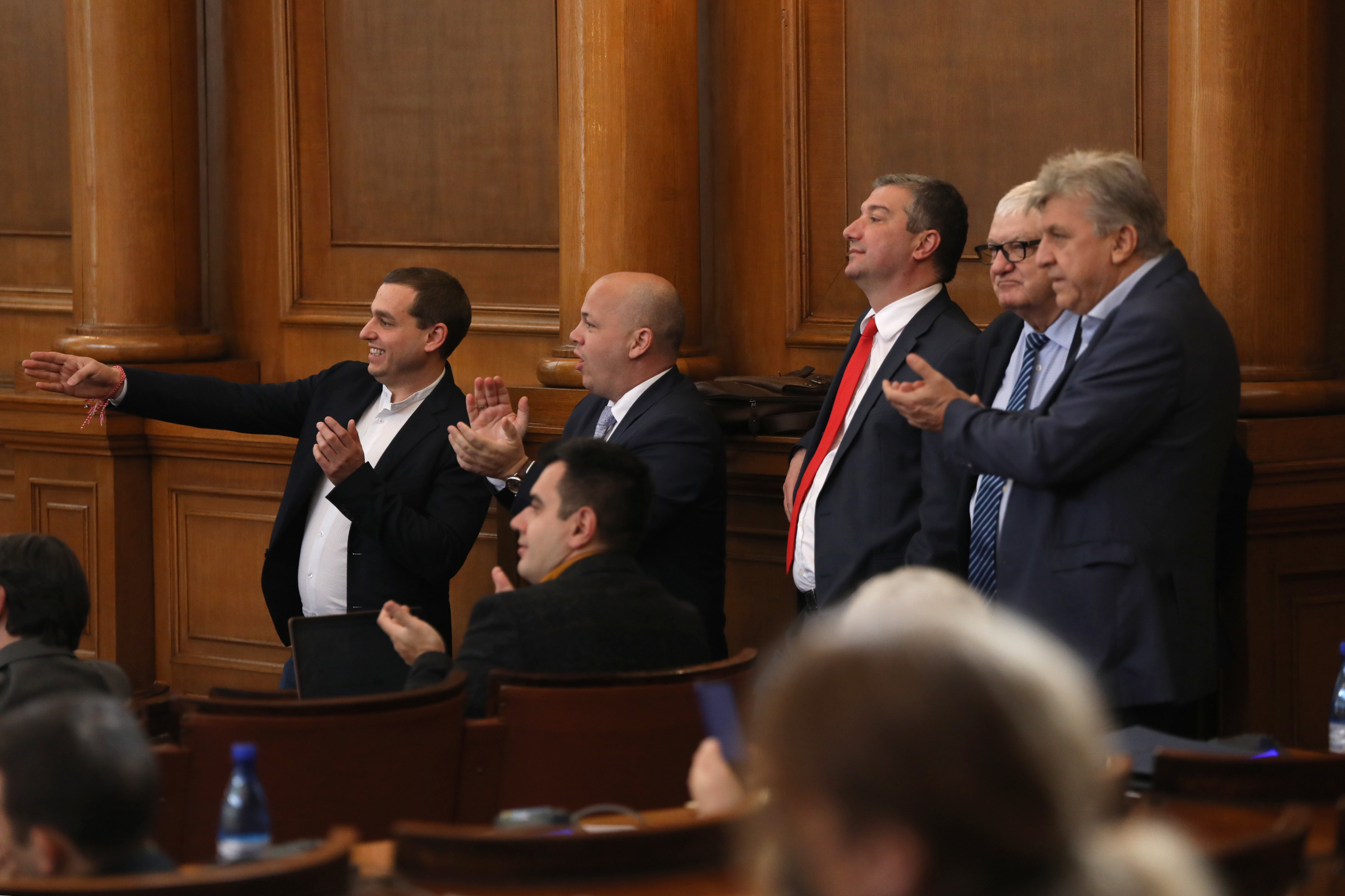 Парламентът взе решение, което гарантира, че българското правителство няма да праща