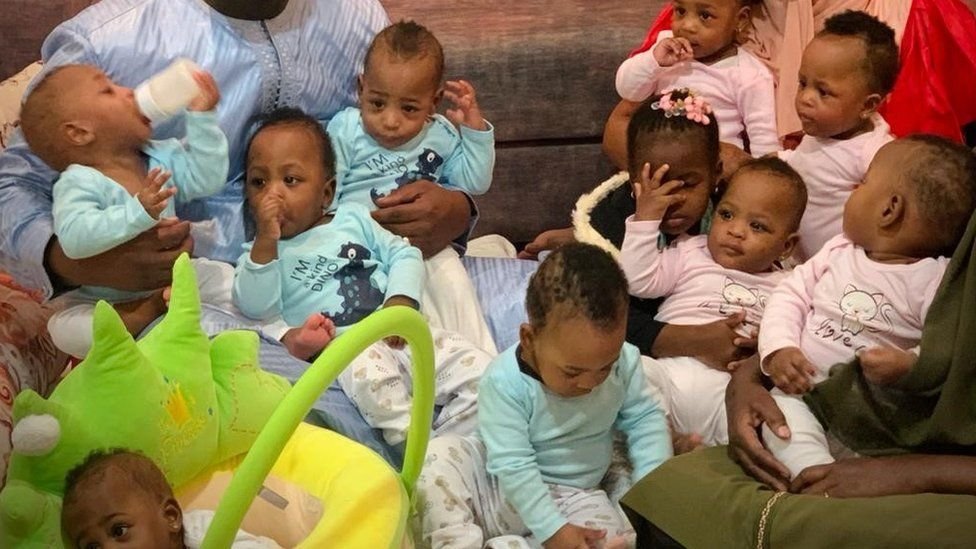 Единствените в света деветзнаци девет близнака  посрещнаха първия си рожден ден