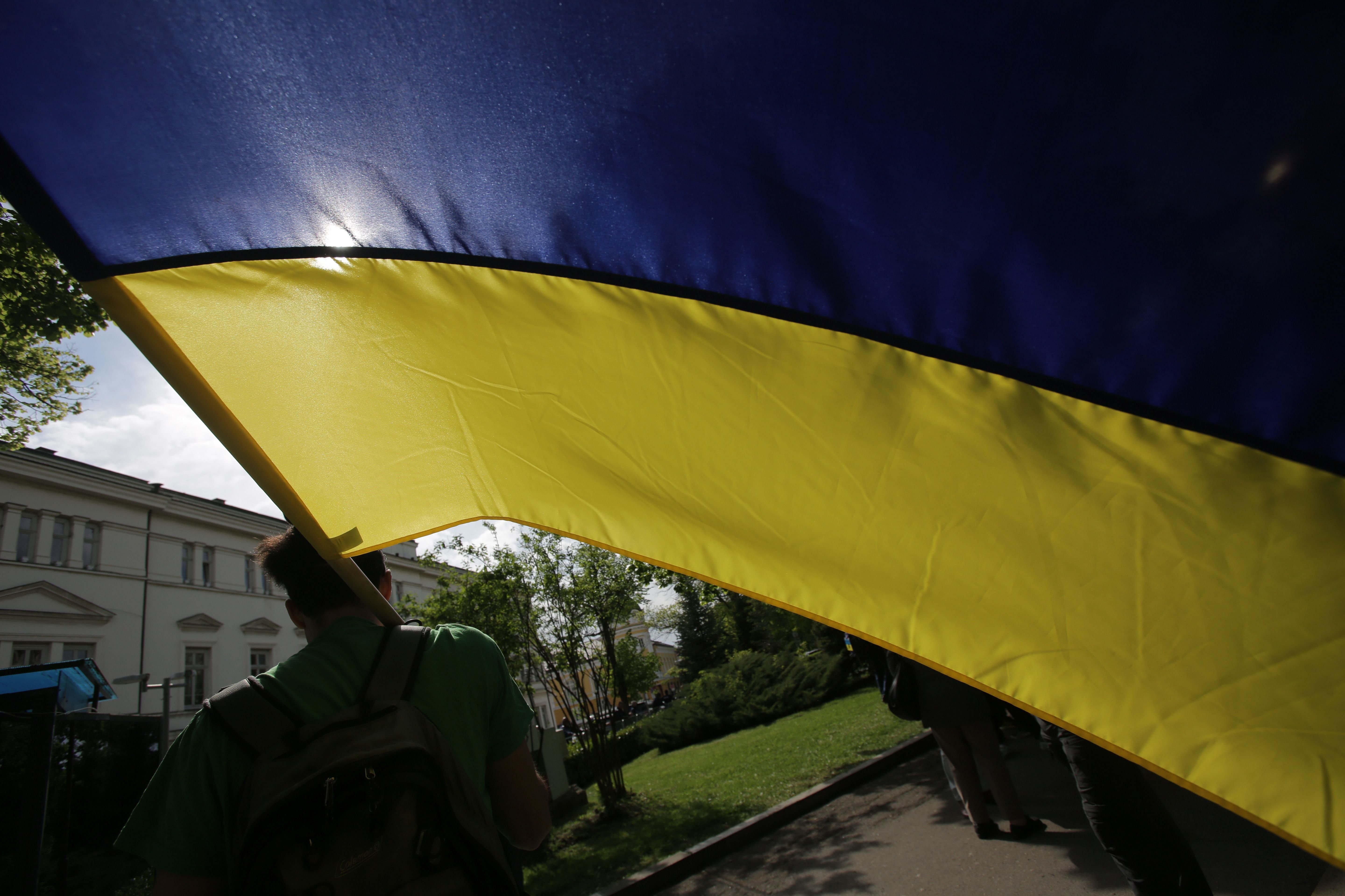 Снимка: Бой в подлеза на СУ между противници и поддръжници на военна помощ за Украйна |