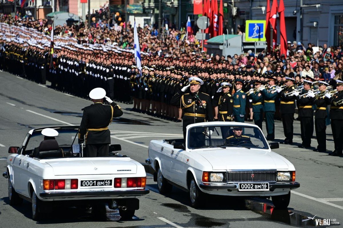 Точно в 3.00 по московско време започнаха парадите за 9
