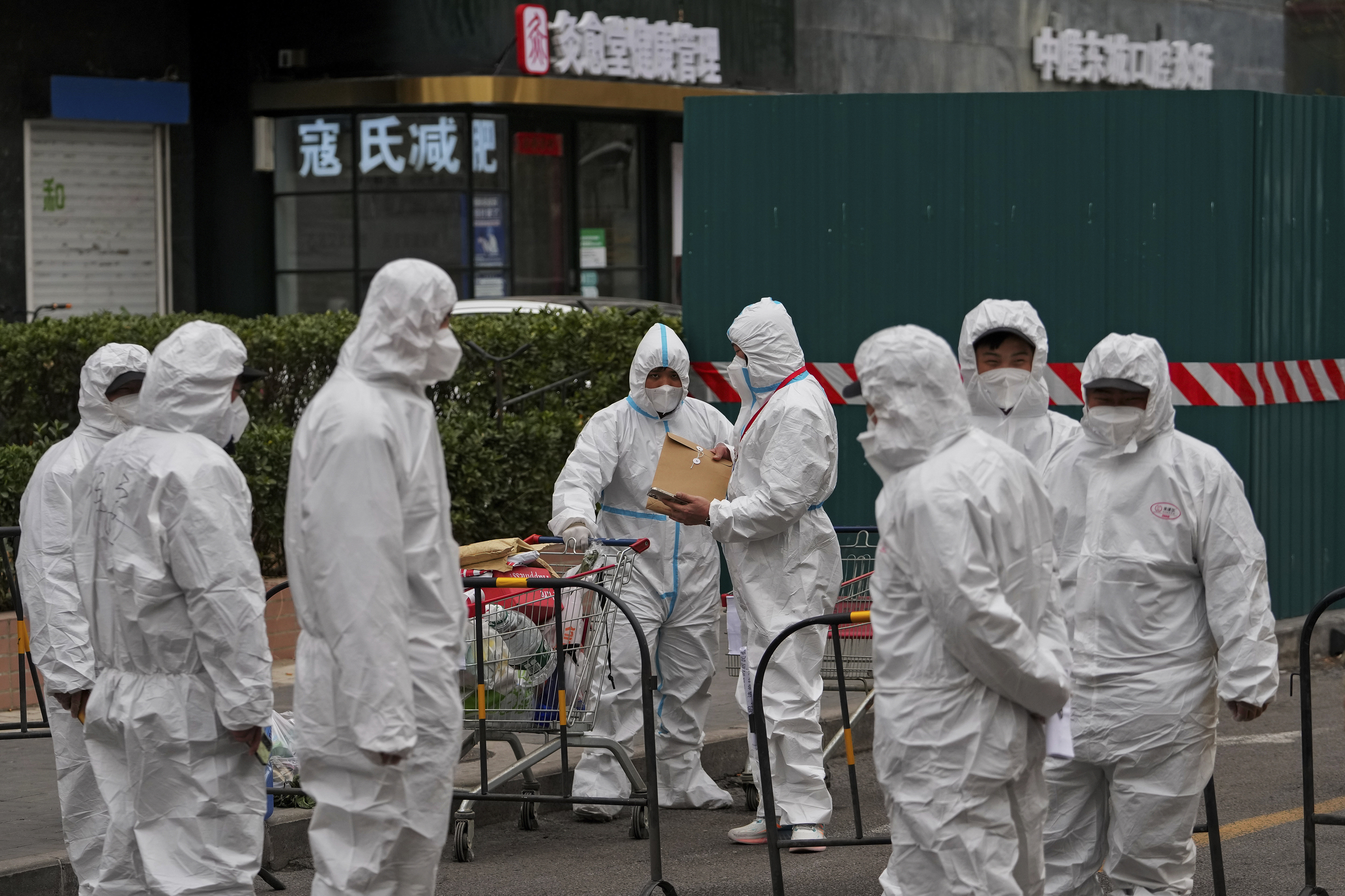 Властите в Шанхай отново затегнаха антивирусните ограничения точно когато градът