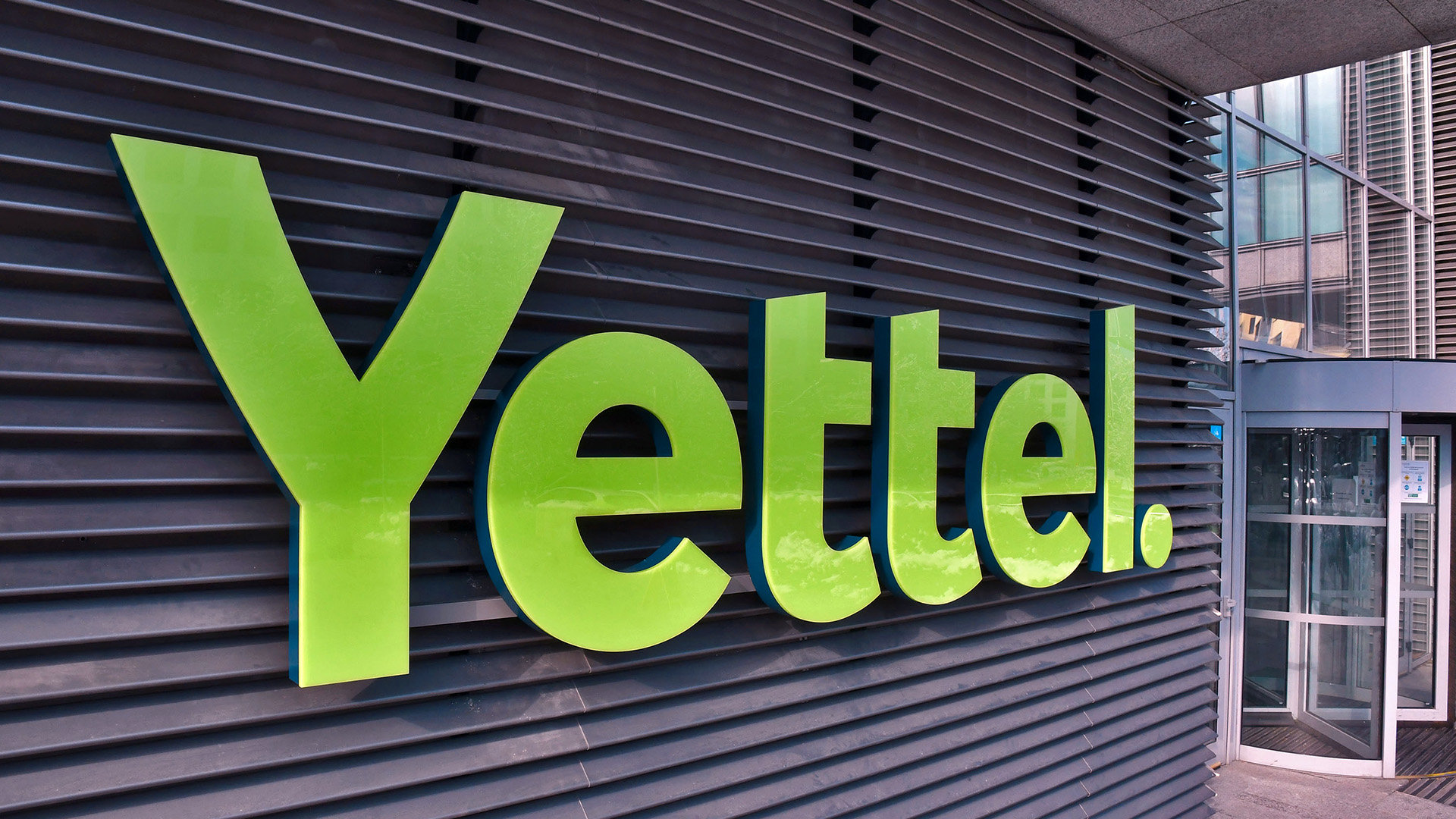 Yettel предлага специални комбинации от лаптопи, интернет план и Microsoft