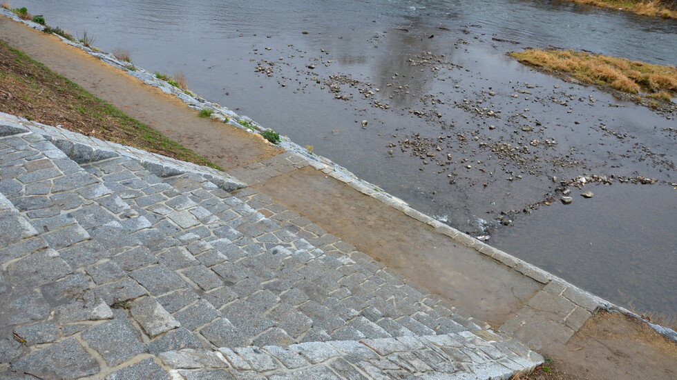 12-годишно момиче се удави в канал в Стара Загора.
Фаталният инцидент