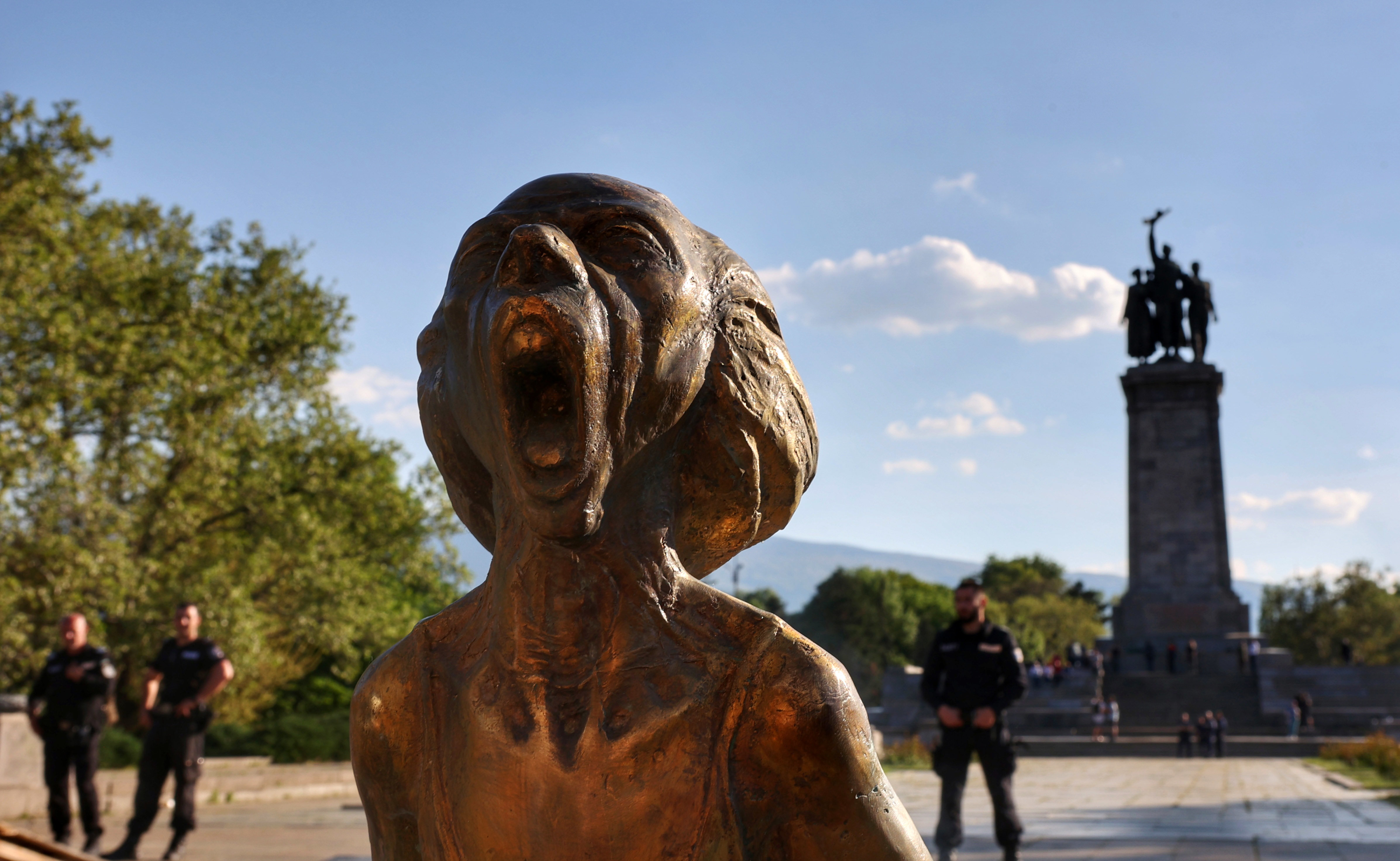 Скулптора на Неделчо Костадинов наречена Викът на украинската майка беше