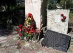 Разбиха паметника на `метиловия полк` в Бургас, рускиня зове: да спрем фашизма!