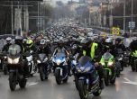 Мотористи на протест на жълтите павета, искат безопасни мантинели и коридор между колите