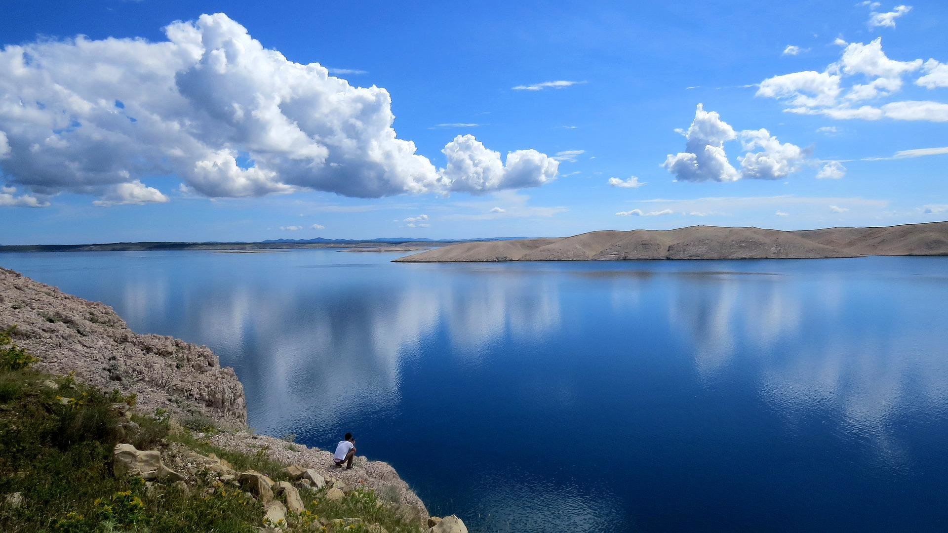 Остров Мали Космач, в адриатическата Сплитско-далматинска област, се продава за