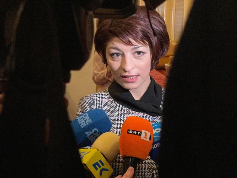 Лидерът на парламентарната група на ГЕРБ Десислава Атанасова настоява да