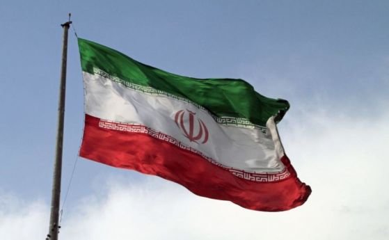 Двама ирански пилоти загина след като изтребителят им Ф 7 се