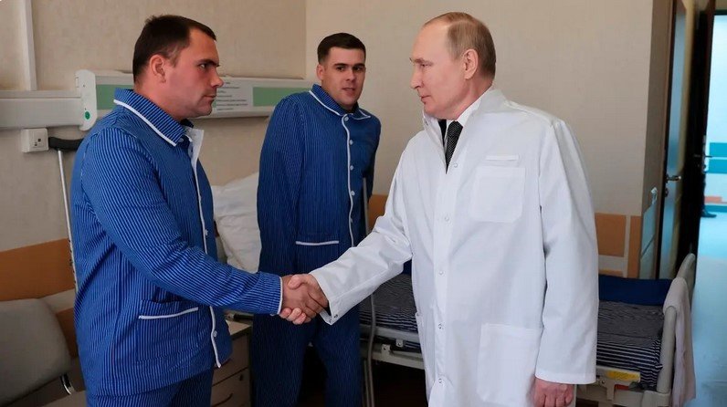 Руският президент Владимир Путин посети днес за пръв път ранени