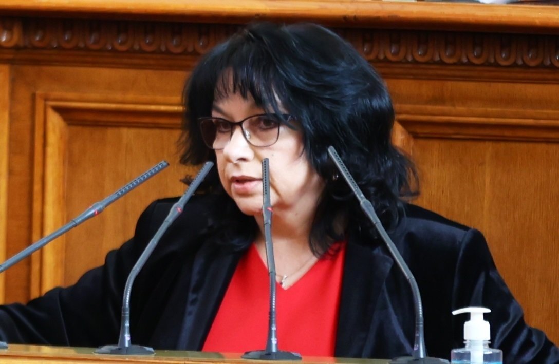 Бившият енергиен министър Теменужка Петкова  ГЕРБ обвини управляващите че държат в