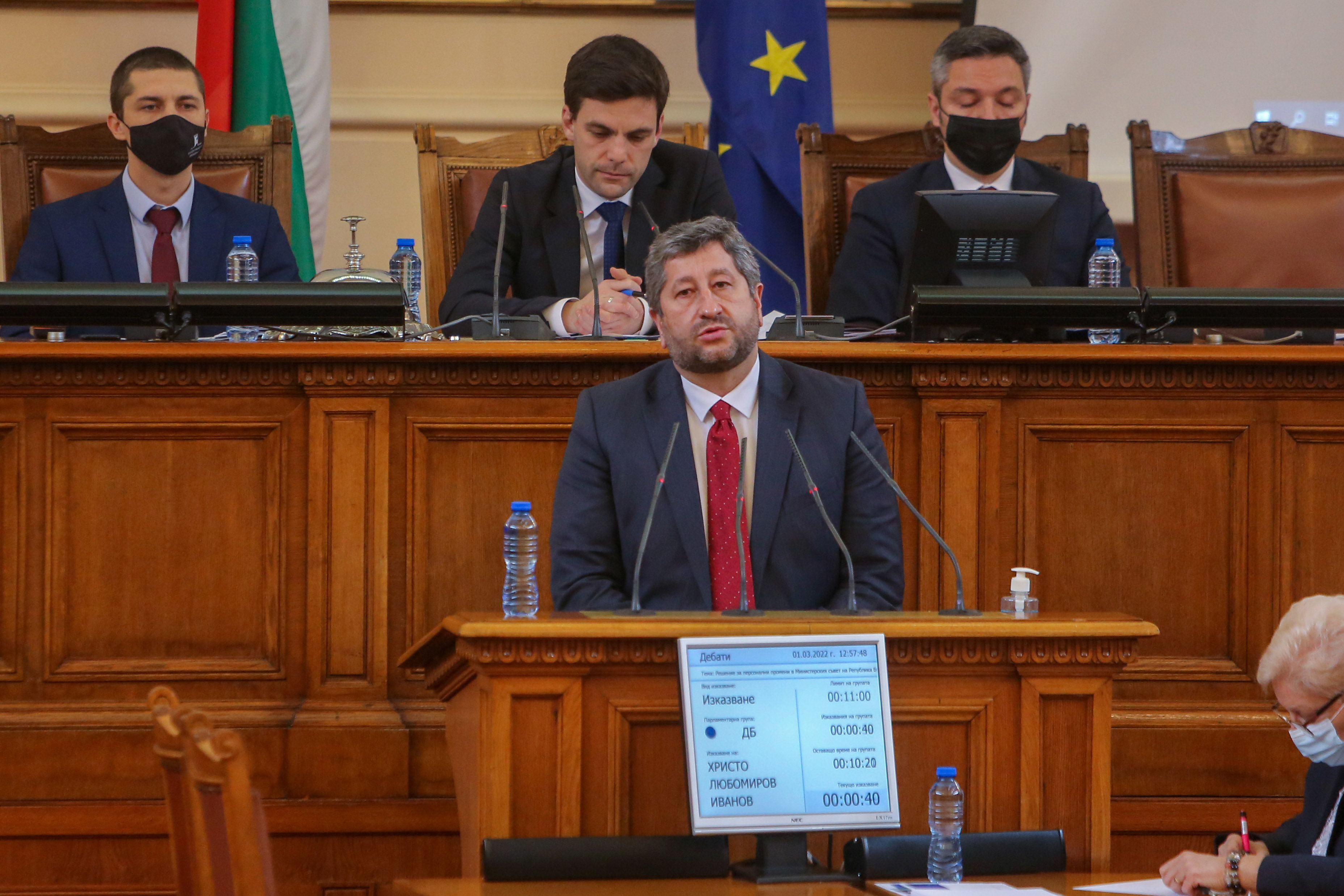 Съпредседателят на Демократична България Христо Иванов критикува ефективността на правителството