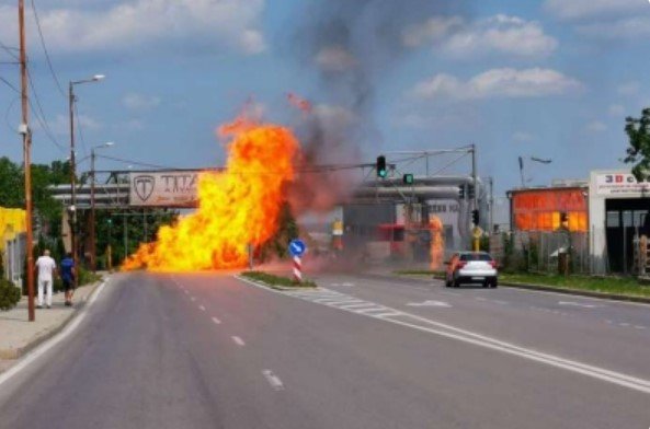 Пожар е избухнал в промишлена зона във Враца, предаде 