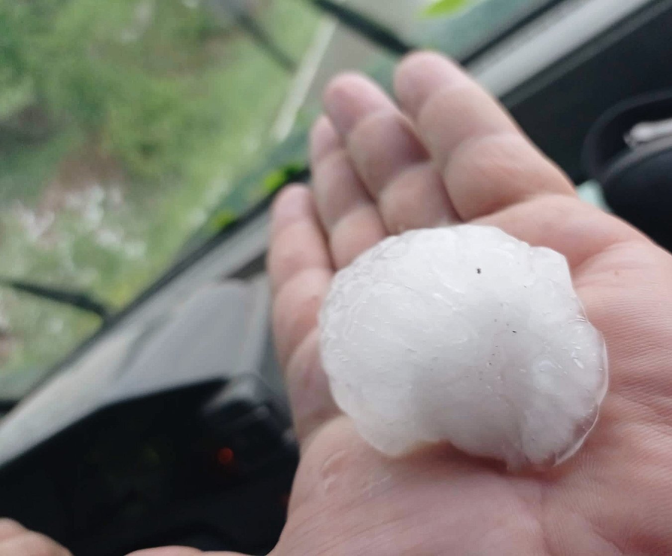 Градушки и обилни валежи паднаха в Девин Борино Доспат Смолян