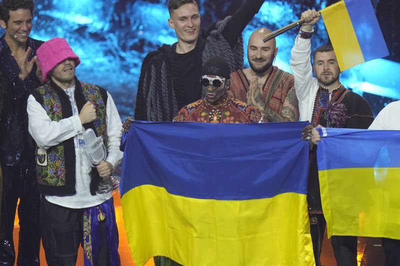 Украинската група Оркестър Калуш, спечелила песенната надпревара Евровизия по-рано този