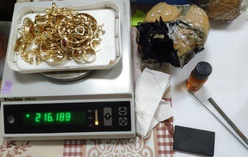 Златни бижута с тегло 4 558 грама откриха митническите служители