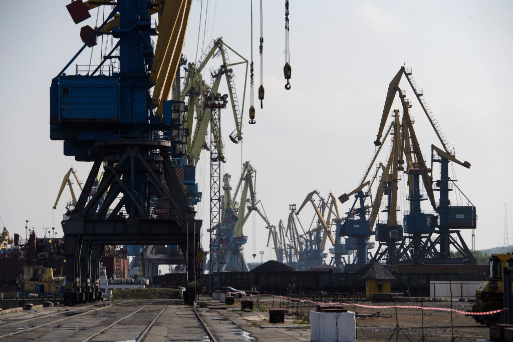 Първият руски плавателен съд който влеза в пристанището на опустошения