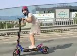 Момиче на тротинетка се носи с 80 км/ч по Околовръстното в София (видео)