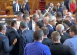 Сблъсък между депутат от ПП и Костадинов в пленарната зала (видео)