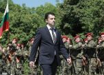 Премиерът обеща, че няма да решава сам за Македония