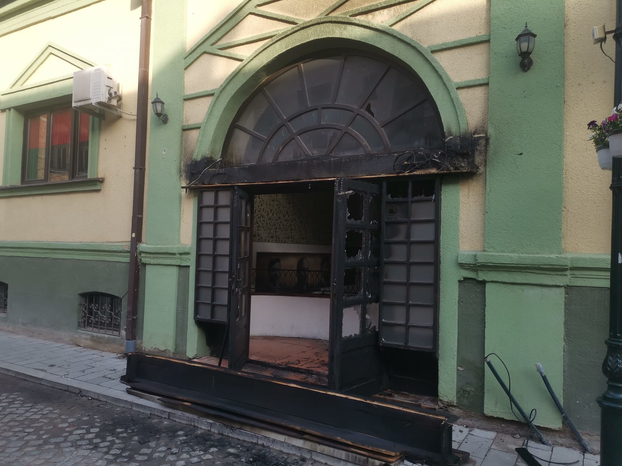 Рано тази сутрин е бил подпален българския културен център Иван Михайлов
