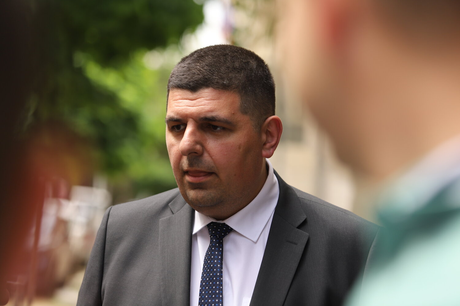 Твърдят че размерите на размаханото оръжие били обратнопропорционални на достойнството