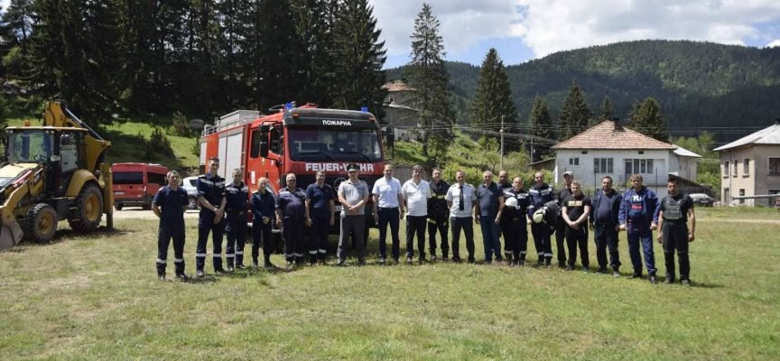 Модерен и функционален противопожарен автомобил дарение от швейцарски огнеборци получи