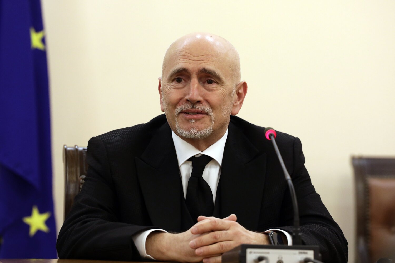 Слави Трифонов е политическа кукла която не взема самостоятелно решения