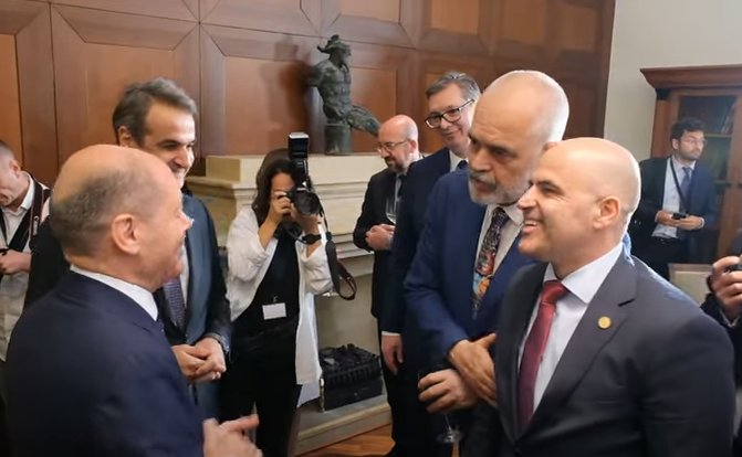 Премиерът на Албания Еди Рама представи македонския си колега Димитър