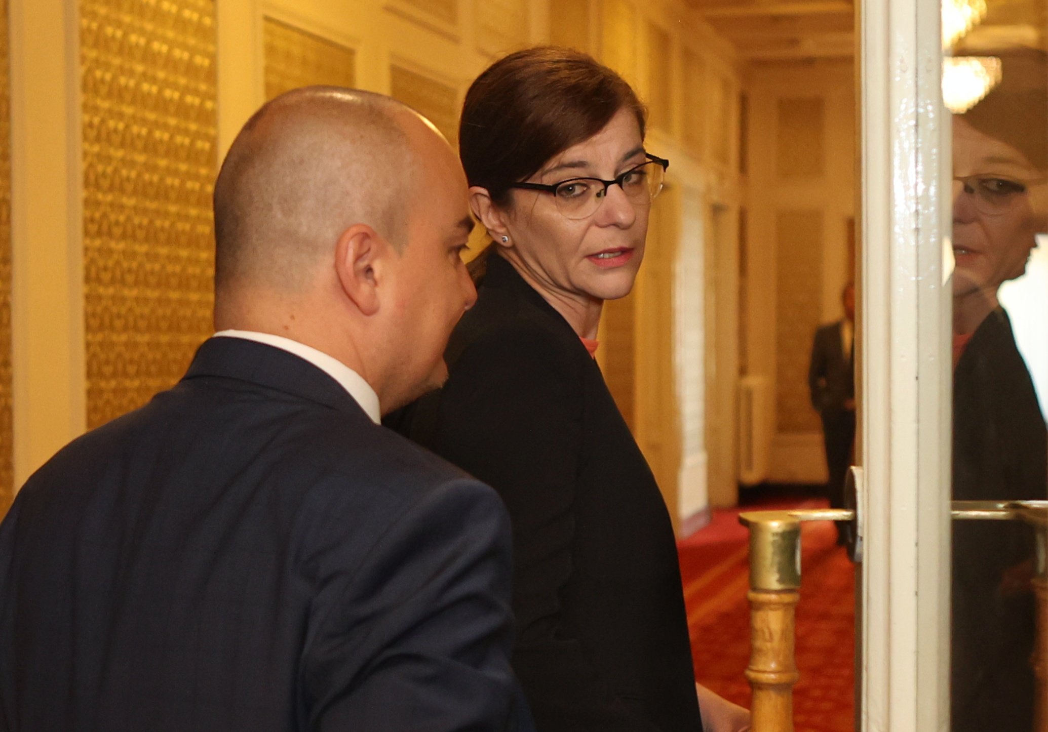 В парламента възникна скандал дали изслушването на външния министър Теодора Генчовска