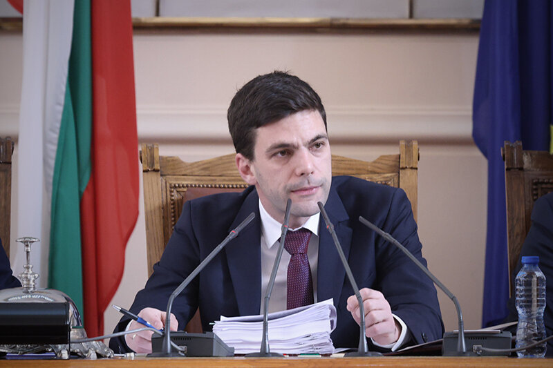 Никола Минчев вече не е председател на Народното събрание. Без