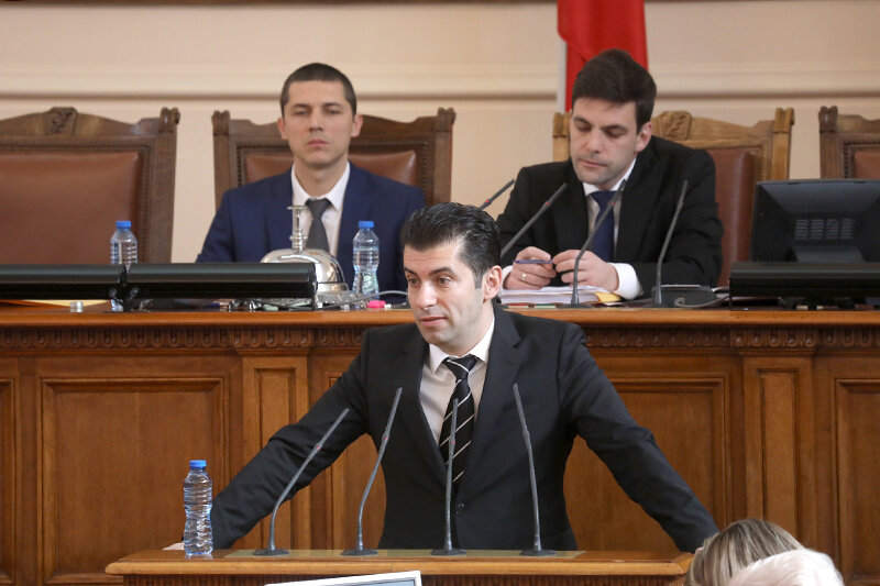 Премиерът Кирил Петков който  за да присъства на днешното пленарно