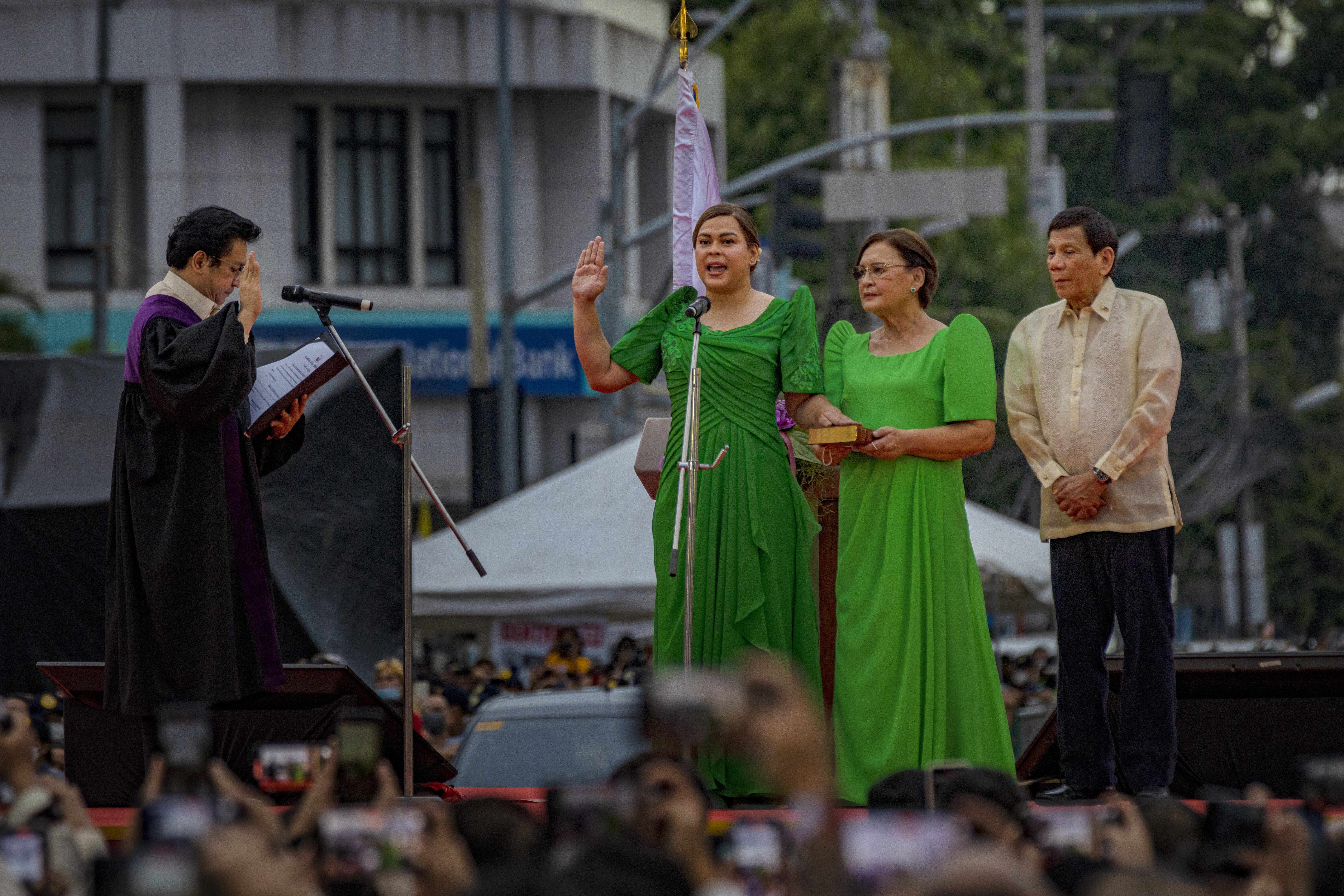Най-голямата дъщеря на оттеглящия се президент на Филипините Родриго Дутерте