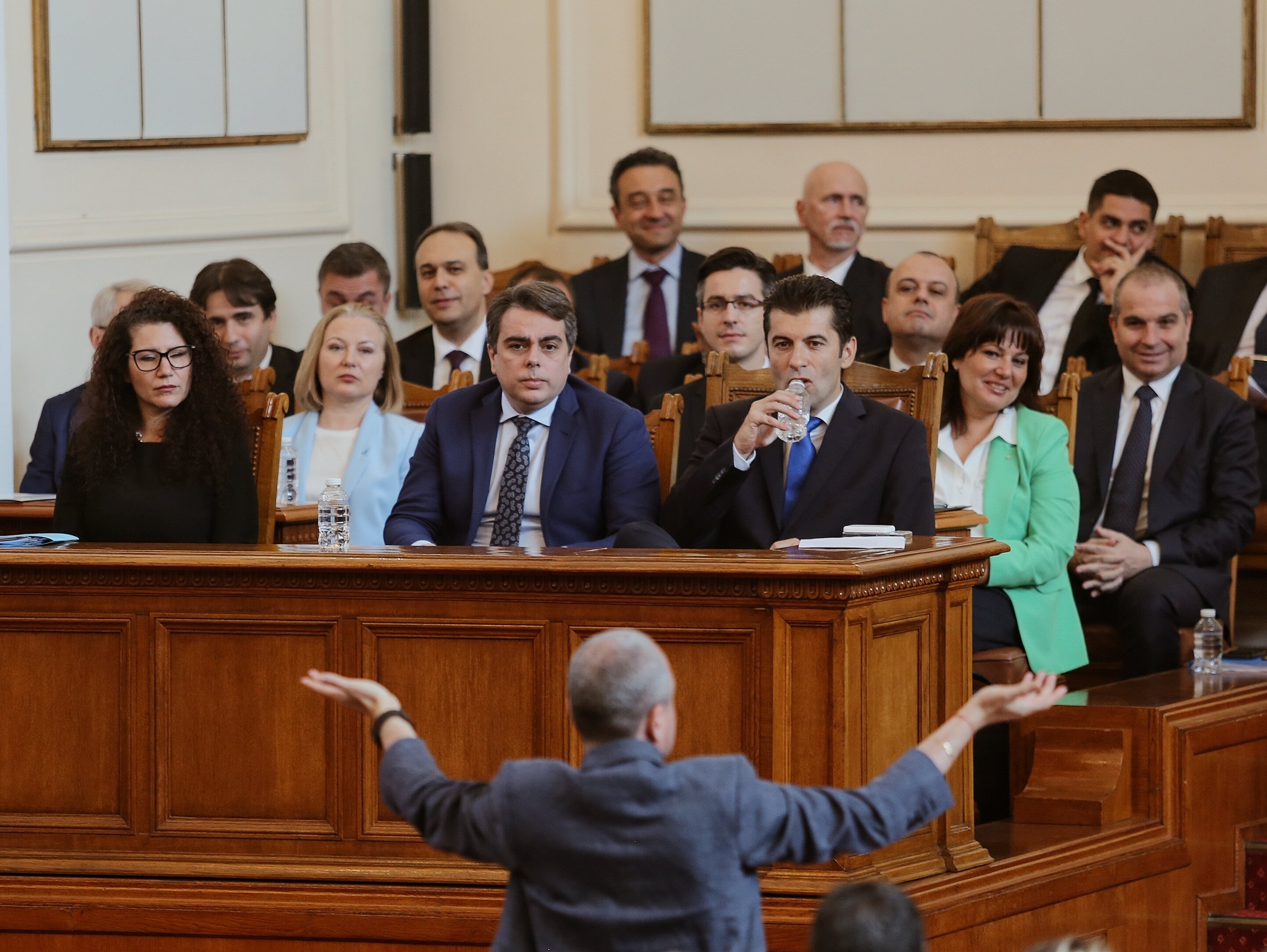 Кабинетът Петков падна Точно в 19 10 ч депутатите гласуваха по