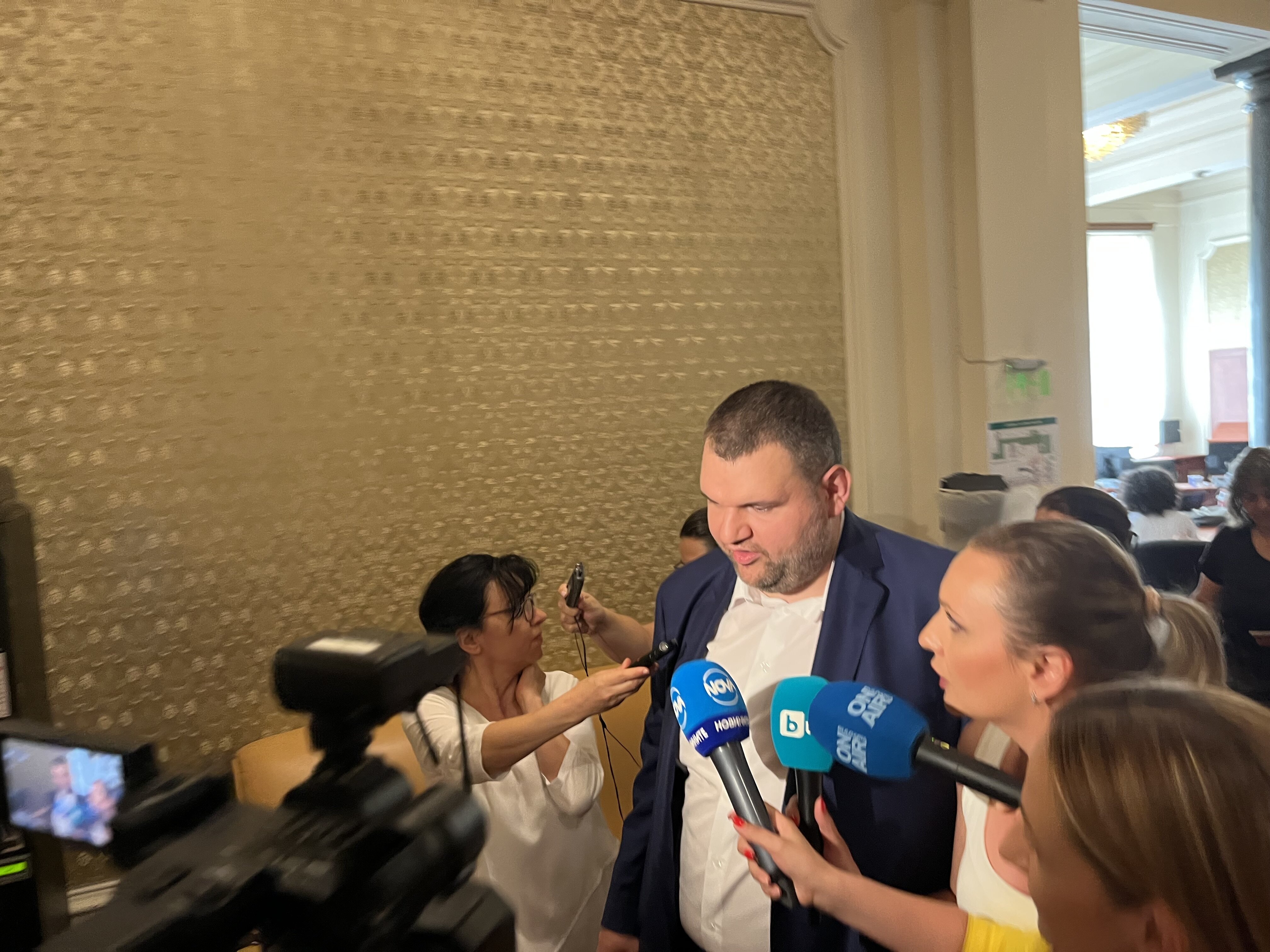 Санкционираният по Магнитски Делян Пеевски се появи в Народното събрание