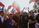 Лицата на протеста срещу правителството в снимки: Пеевски, Възраждане, забулени жени, роми, докарани с автобуси