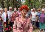 Бабите от Отрядите на Путин зоват Мъск да се премести в Русия (видео)