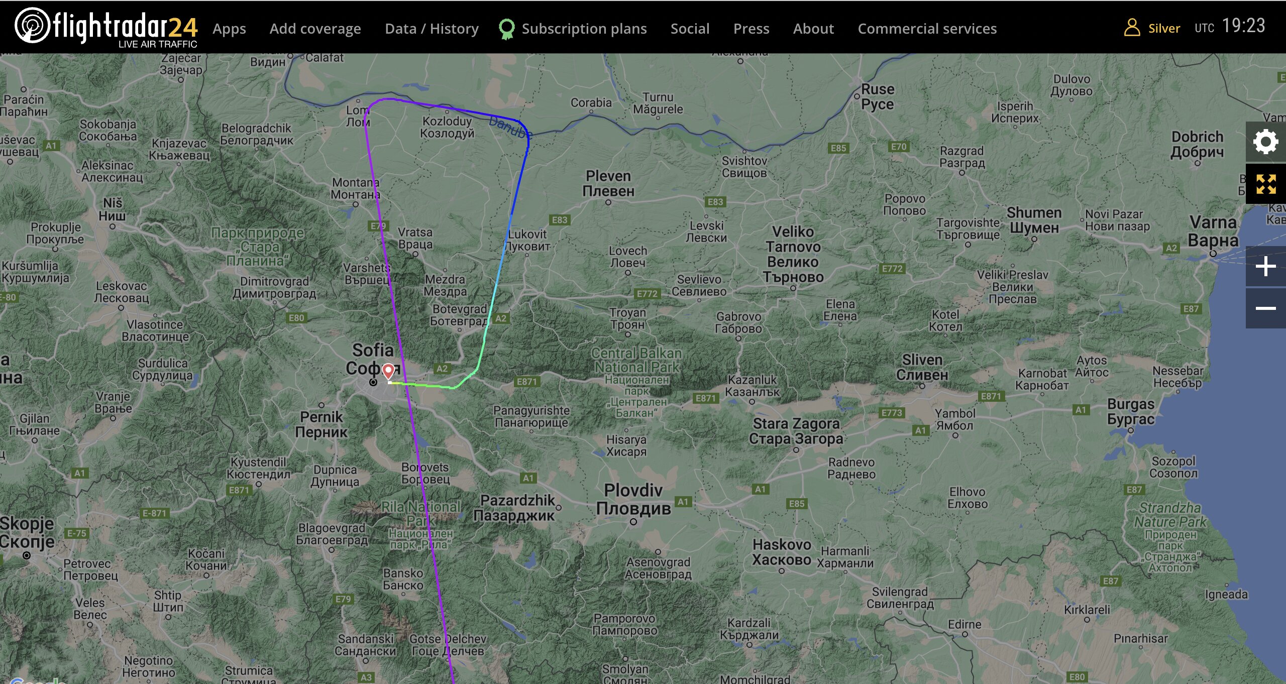 Самолет на полските авиолинии LOT изпълняващ полет LO156 от Тел