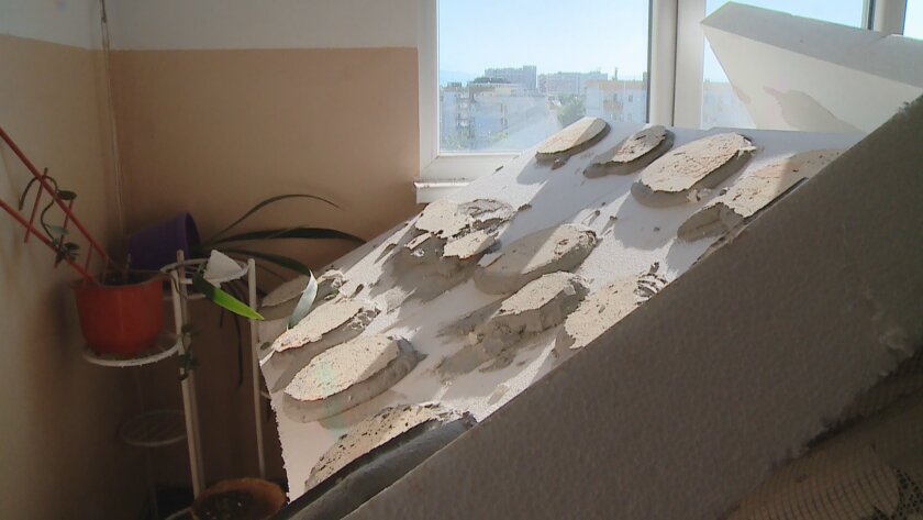 Саниран таван на жилищен блок в Пловдив се срути и