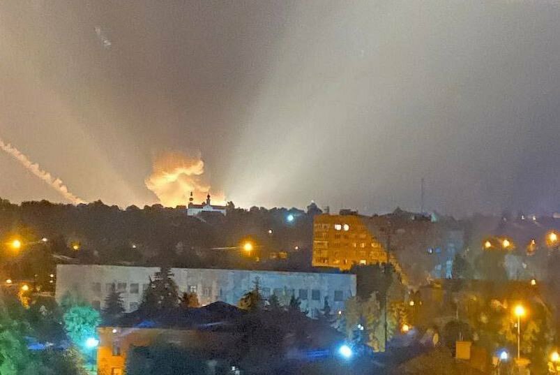 Огромен пожар на 20 километра от руската граница в Донецк