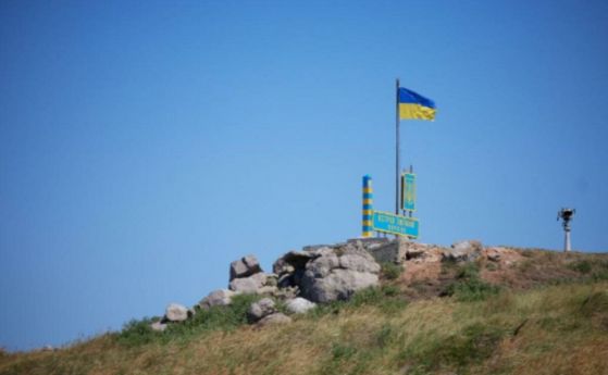 Украинското знаме на Змийския остров