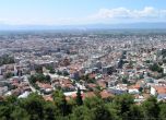 Извадиха 4 полуприпаднали български деца от заключена кола в Гърция