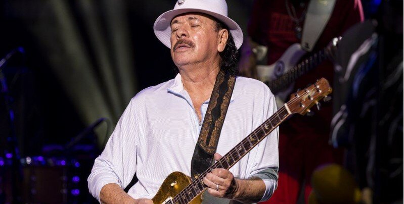 Легендарният китарист Карлос Сантана припадна на сцената по време на