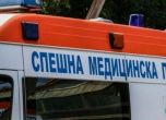 Кола блъсна пешеходец и два камиона в София, преди да се удари в ограда на клиника (обновена)