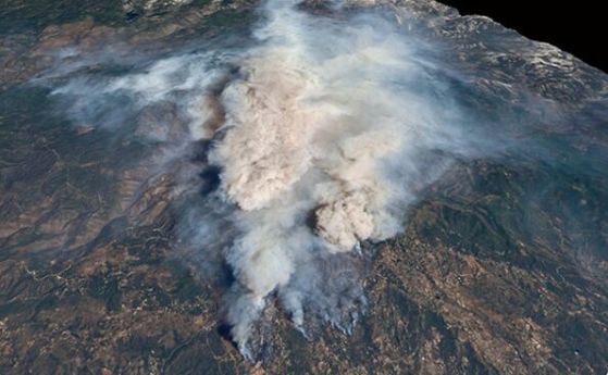 Пожарът в Калифорния вече се вижда от космоса