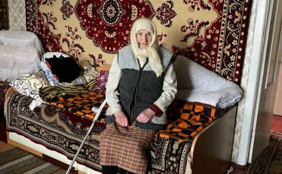 Една от жените, на които Вова Хорбаладзе и екипът му помагат с доставки на храна, лекарства и хигиенни материали в окупираните от руснаците райони около Киев. 