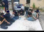 Грузинец с 12 мигранти подкара в насрещното, за да избяга от полицаи. Катастрофира в 5 коли